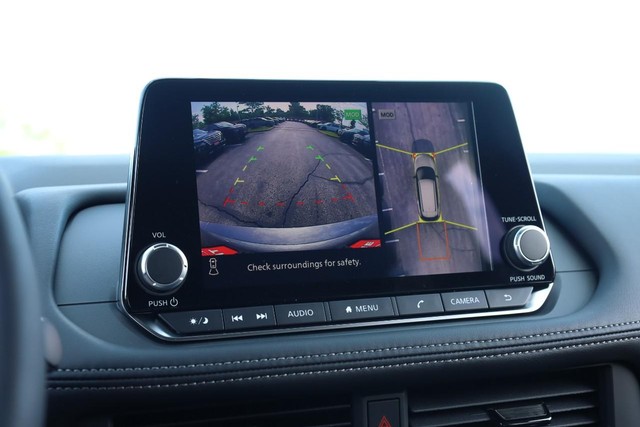 Nissan Rogue Vehicle Full-screen Gallery Image 14