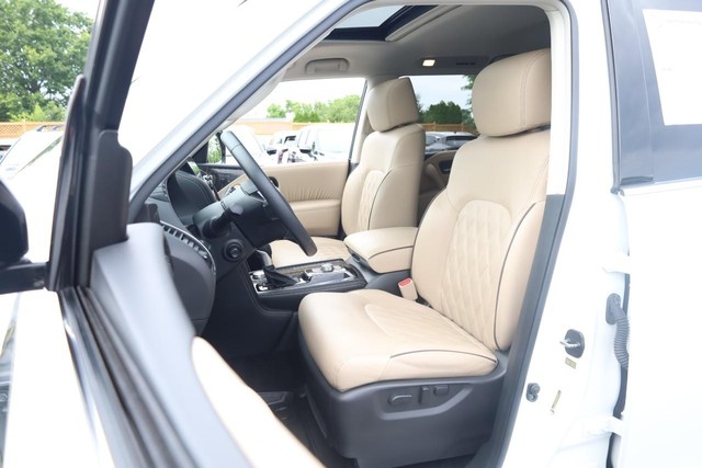 Nissan Armada Vehicle Full-screen Gallery Image 10