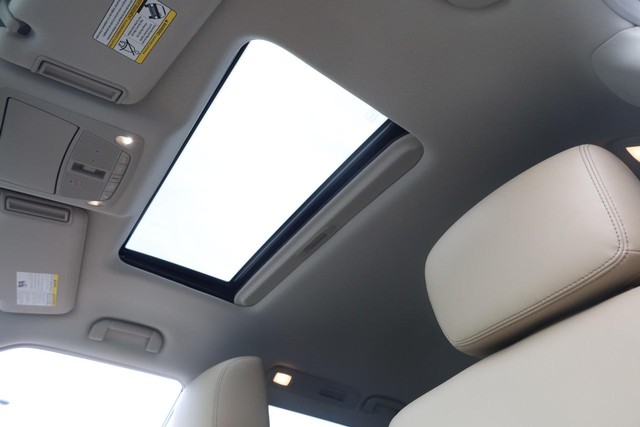 Nissan Armada Vehicle Full-screen Gallery Image 11