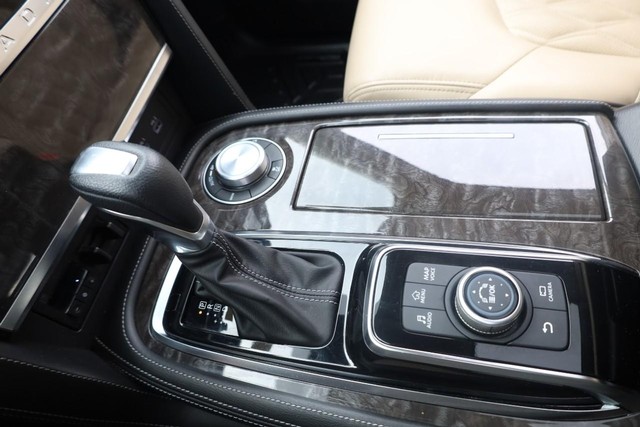 Nissan Armada Vehicle Full-screen Gallery Image 19