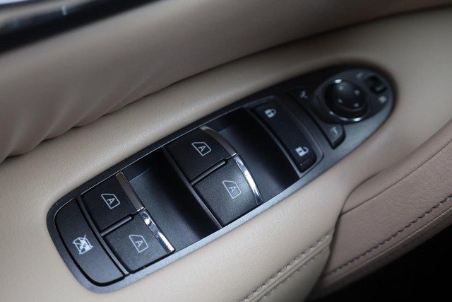 Nissan Armada Vehicle Full-screen Gallery Image 21