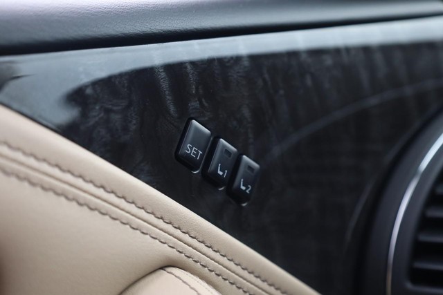 Nissan Armada Vehicle Full-screen Gallery Image 22