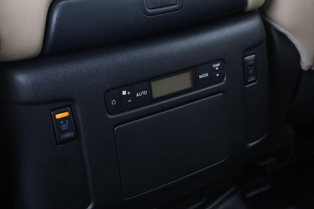 Nissan Armada Vehicle Full-screen Gallery Image 26