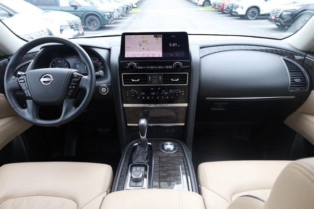 Nissan Armada Vehicle Full-screen Gallery Image 28