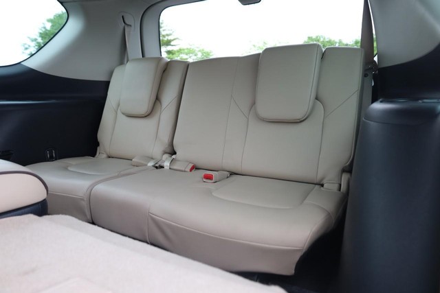 Nissan Armada Vehicle Full-screen Gallery Image 30