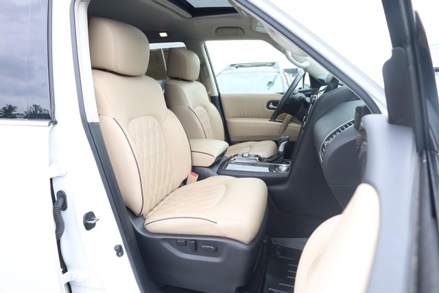 Nissan Armada Vehicle Full-screen Gallery Image 31