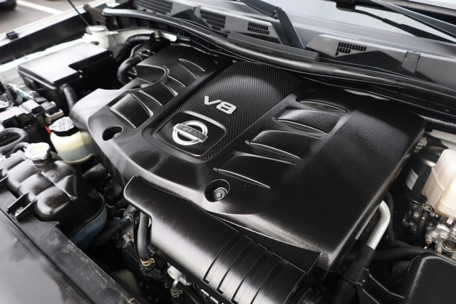 Nissan Armada Vehicle Full-screen Gallery Image 32