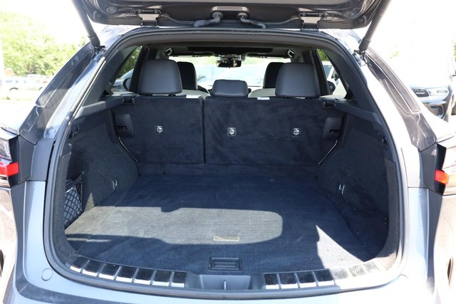 Lexus NX Vehicle Full-screen Gallery Image 7