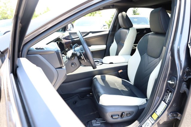 Lexus NX Vehicle Full-screen Gallery Image 8