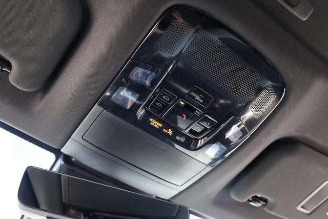 Lexus NX Vehicle Full-screen Gallery Image 16