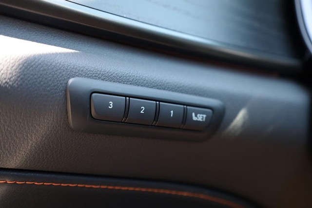 Lexus NX Vehicle Full-screen Gallery Image 18