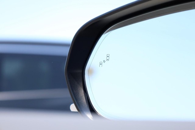 Lexus NX Vehicle Full-screen Gallery Image 20