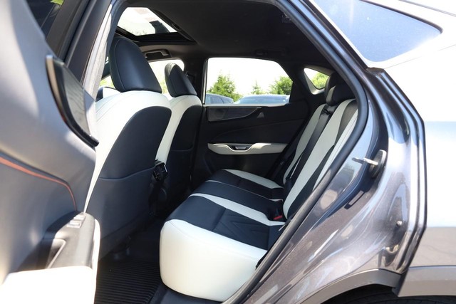 Lexus NX Vehicle Full-screen Gallery Image 21