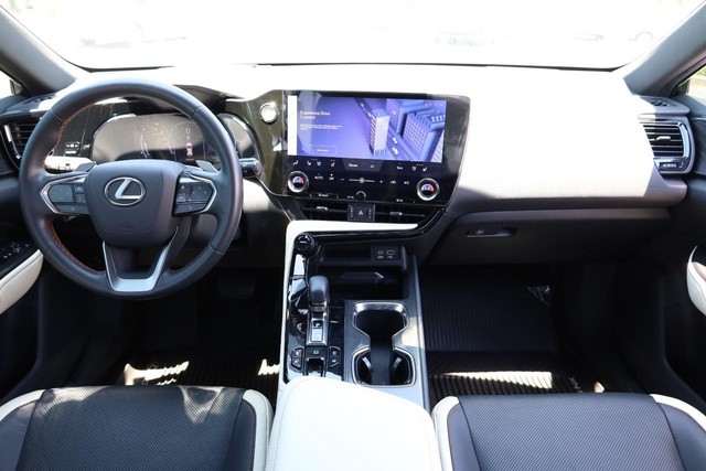 Lexus NX Vehicle Full-screen Gallery Image 22