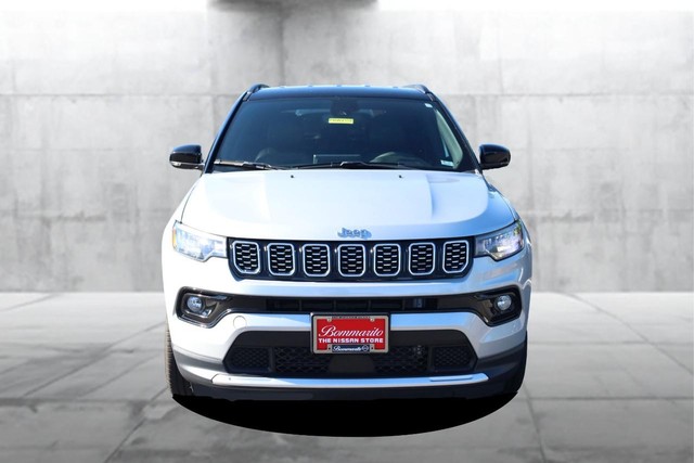 Jeep Compass Vehicle Full-screen Gallery Image 4