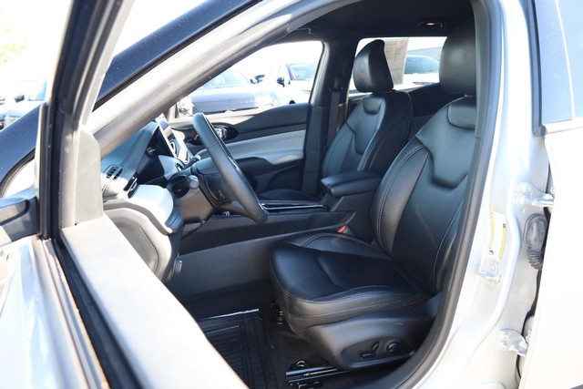Jeep Compass Vehicle Full-screen Gallery Image 8