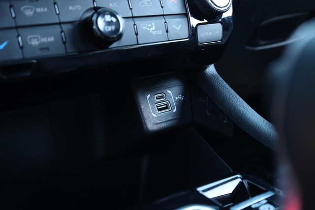 Jeep Compass Vehicle Full-screen Gallery Image 14