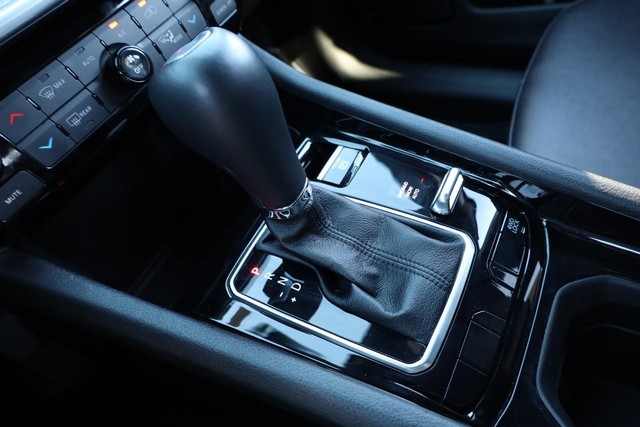 Jeep Compass Vehicle Full-screen Gallery Image 15