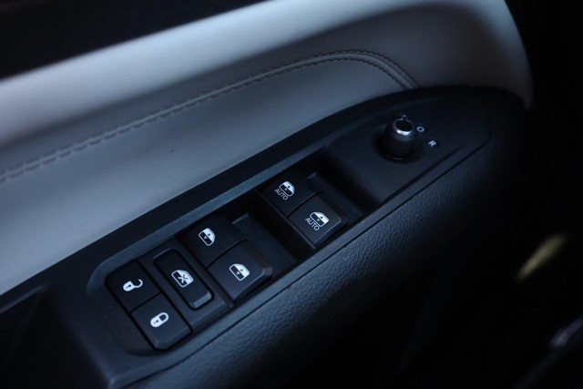 Jeep Compass Vehicle Full-screen Gallery Image 17
