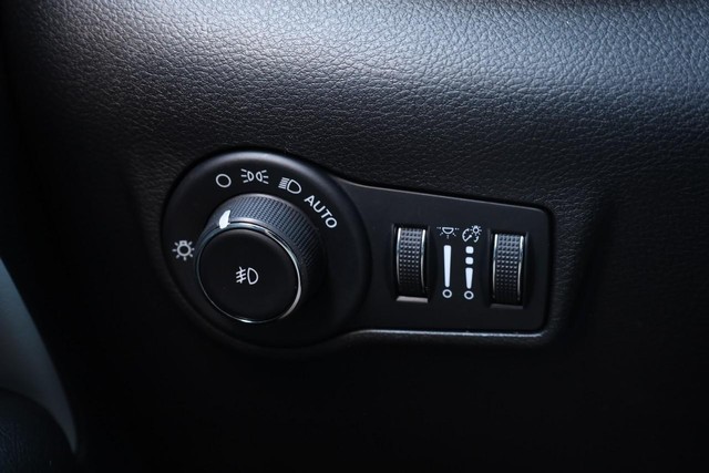 Jeep Compass Vehicle Full-screen Gallery Image 18