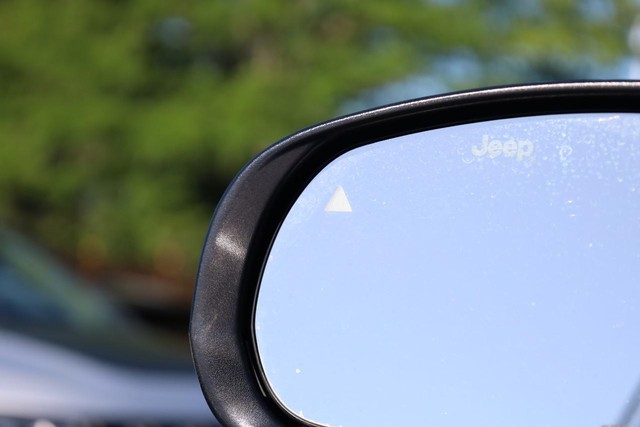 Jeep Compass Vehicle Full-screen Gallery Image 19