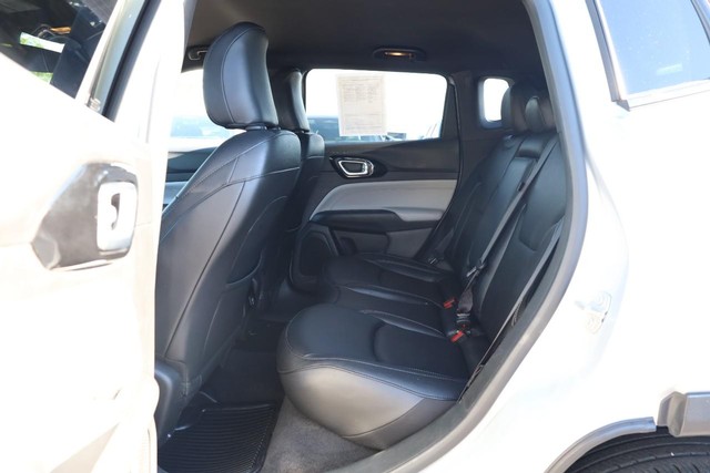 Jeep Compass Vehicle Full-screen Gallery Image 20