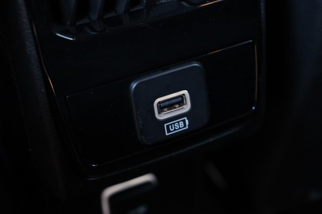 Jeep Compass Vehicle Full-screen Gallery Image 21