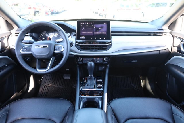 Jeep Compass Vehicle Full-screen Gallery Image 22