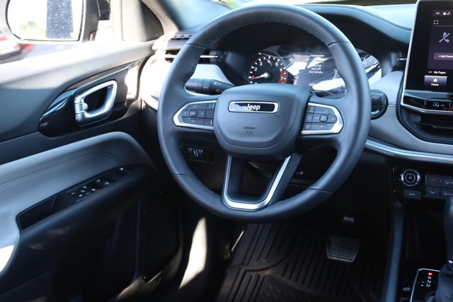 Jeep Compass Vehicle Full-screen Gallery Image 23