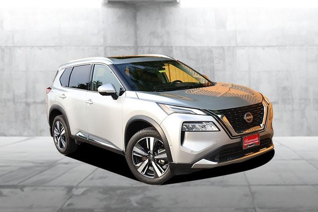 Nissan Rogue Vehicle Full-screen Gallery Image 2