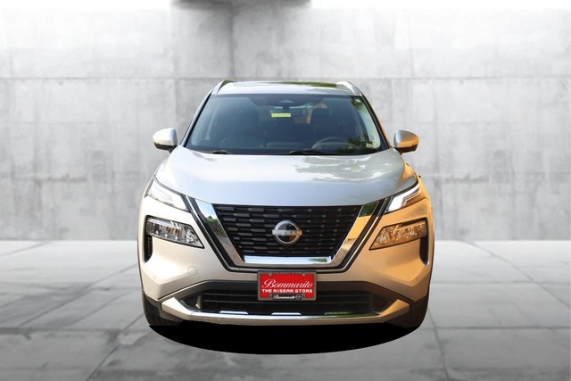Nissan Rogue Vehicle Full-screen Gallery Image 4