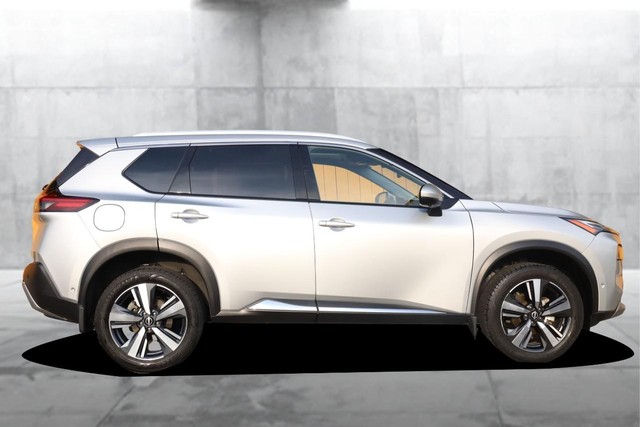 Nissan Rogue Vehicle Full-screen Gallery Image 5