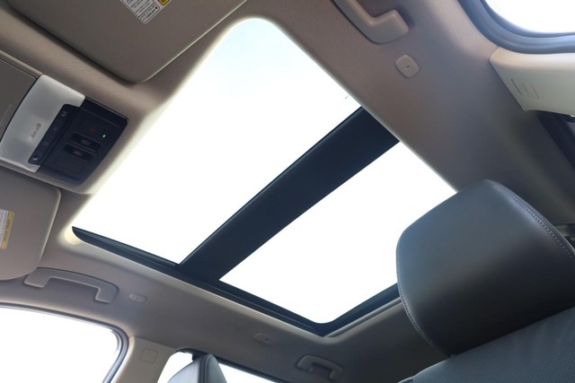 Nissan Rogue Vehicle Full-screen Gallery Image 9