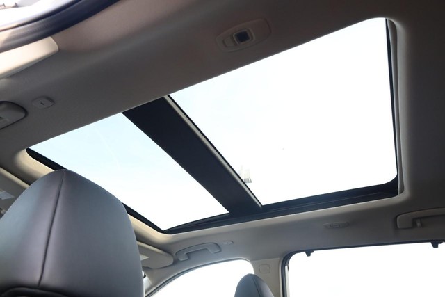 Nissan Rogue Vehicle Full-screen Gallery Image 10