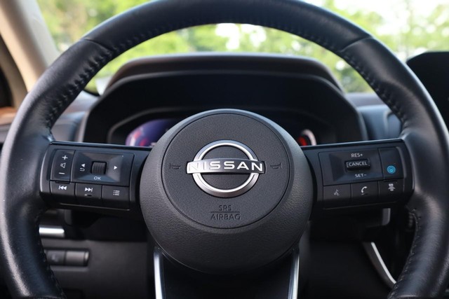 Nissan Rogue Vehicle Full-screen Gallery Image 11