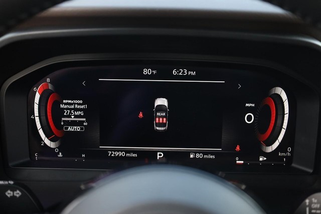 Nissan Rogue Vehicle Full-screen Gallery Image 12