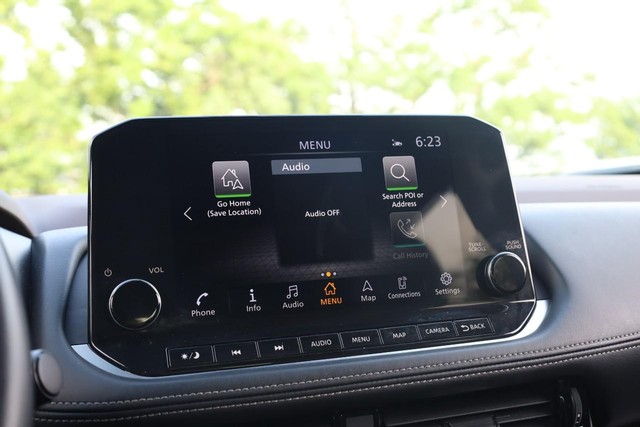 Nissan Rogue Vehicle Full-screen Gallery Image 13