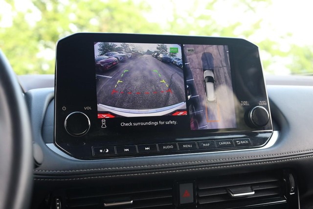 Nissan Rogue Vehicle Full-screen Gallery Image 15