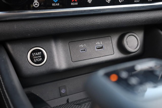 Nissan Rogue Vehicle Full-screen Gallery Image 17