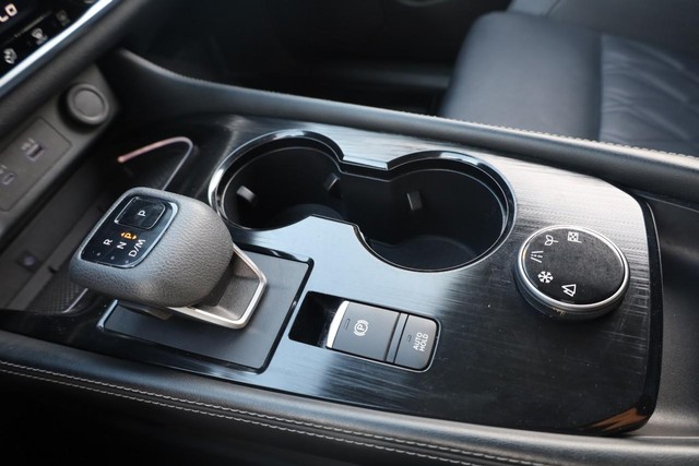 Nissan Rogue Vehicle Full-screen Gallery Image 18