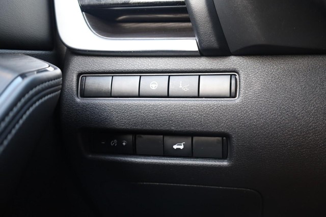 Nissan Rogue Vehicle Full-screen Gallery Image 22