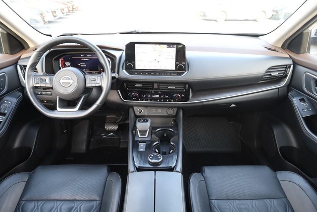 Nissan Rogue Vehicle Full-screen Gallery Image 27