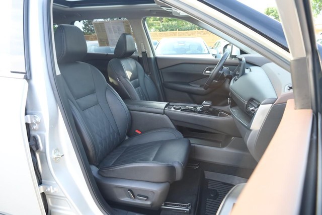 Nissan Rogue Vehicle Full-screen Gallery Image 29