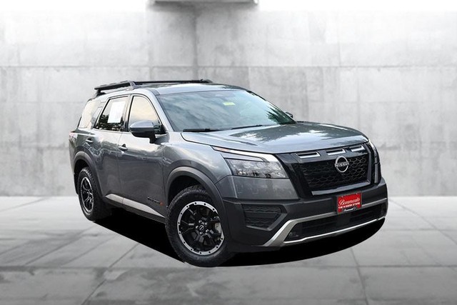 Nissan Pathfinder Vehicle Full-screen Gallery Image 2