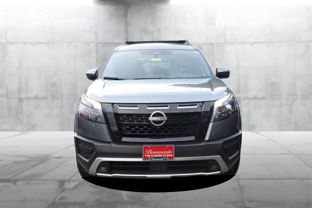 Nissan Pathfinder Vehicle Full-screen Gallery Image 4