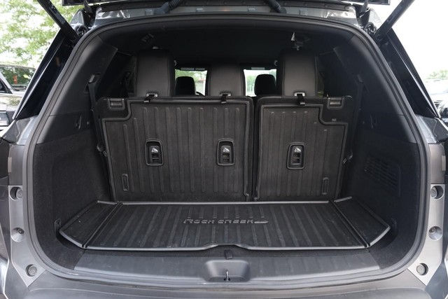 Nissan Pathfinder Vehicle Full-screen Gallery Image 7