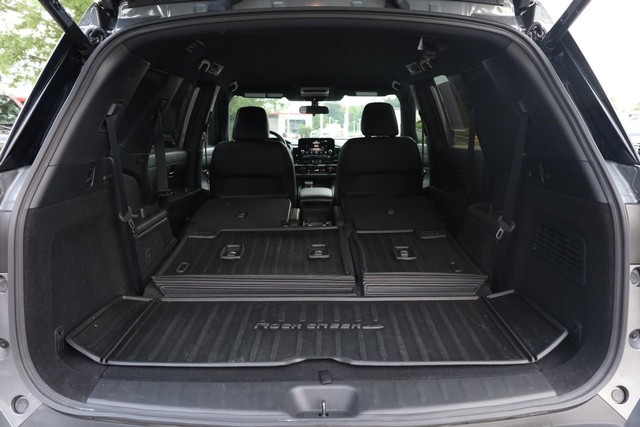 Nissan Pathfinder Vehicle Full-screen Gallery Image 9