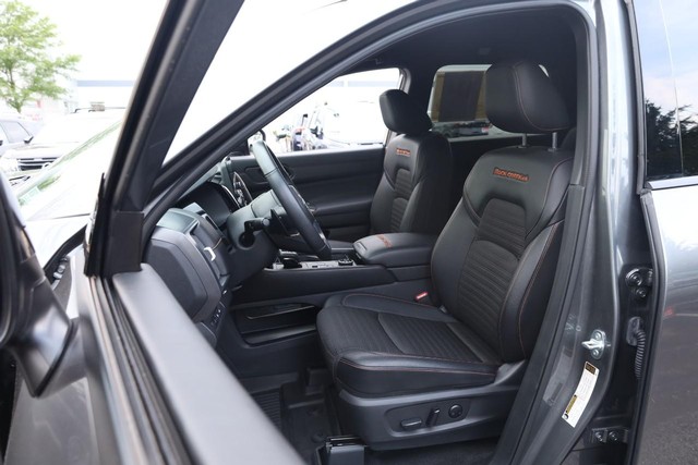 Nissan Pathfinder Vehicle Full-screen Gallery Image 10