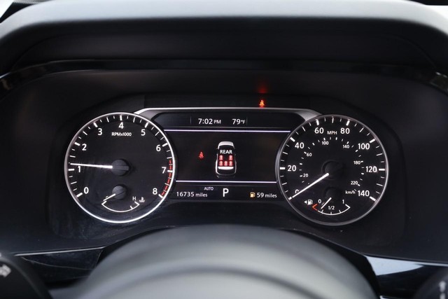 Nissan Pathfinder Vehicle Full-screen Gallery Image 12