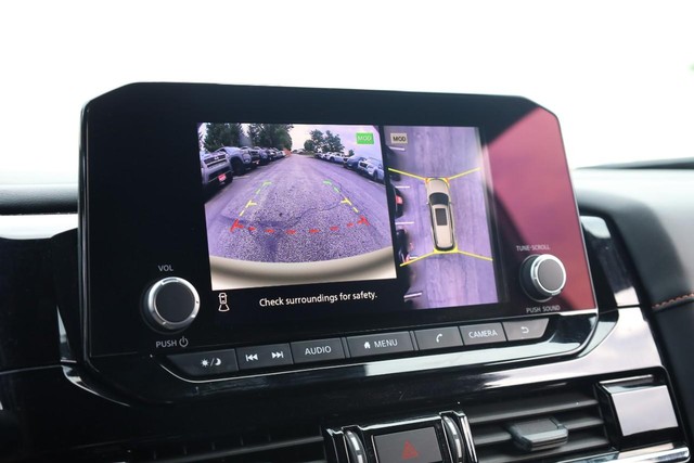 Nissan Pathfinder Vehicle Full-screen Gallery Image 14